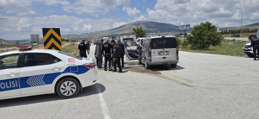 Konya’da iki araç çarpıştı, 3 kişi yaralandı 2